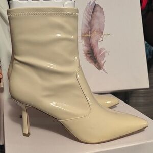 Jessica Simpson Cream Heeled Boots